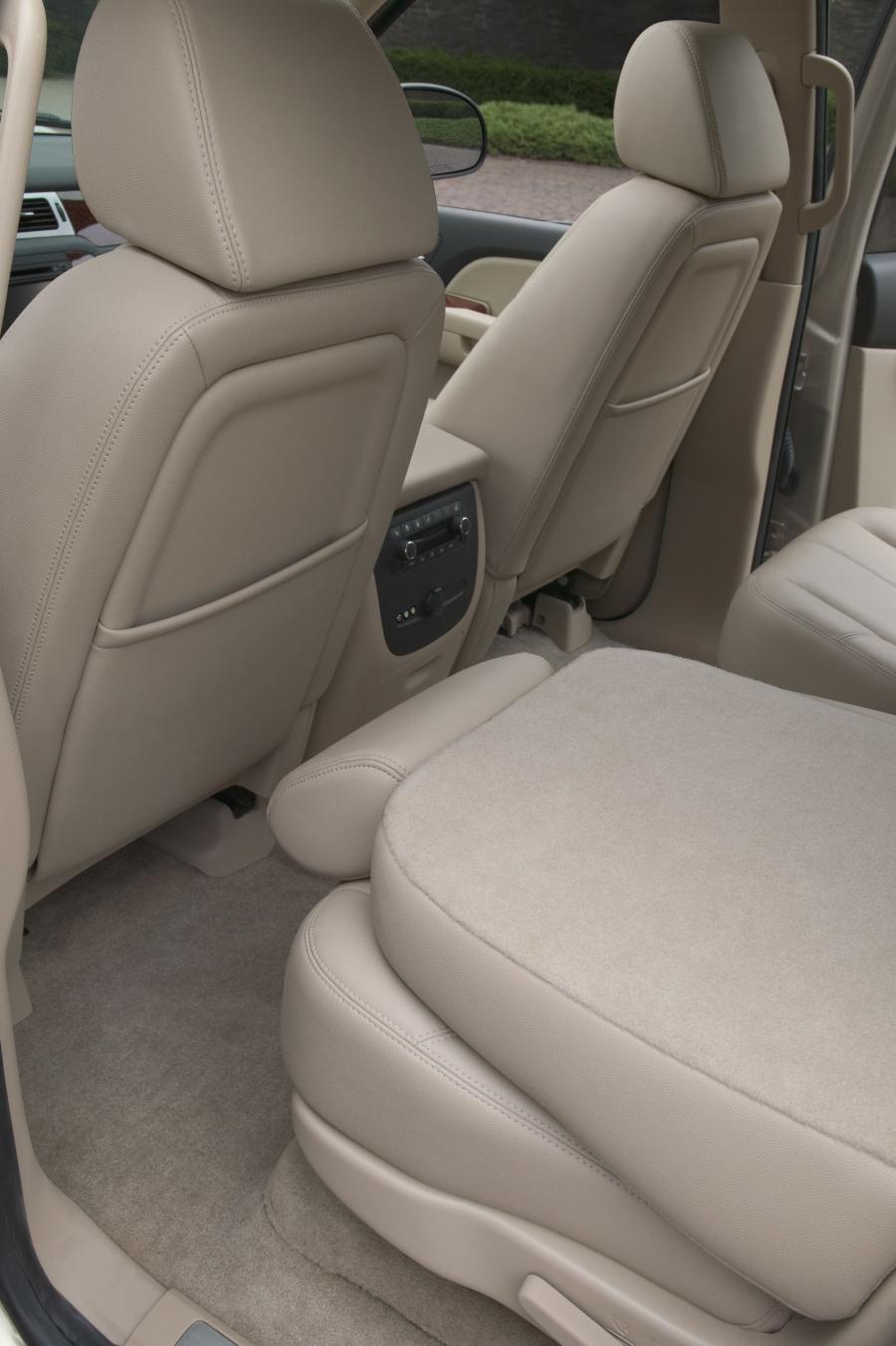  Chevrolet Suburban 2007 года  (фото 16 из 31)